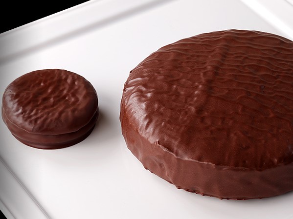 11 24 火 10時発売 これは夢 チョコパイ史上最大重量のホールケーキが1 000個限定で登場 Arne