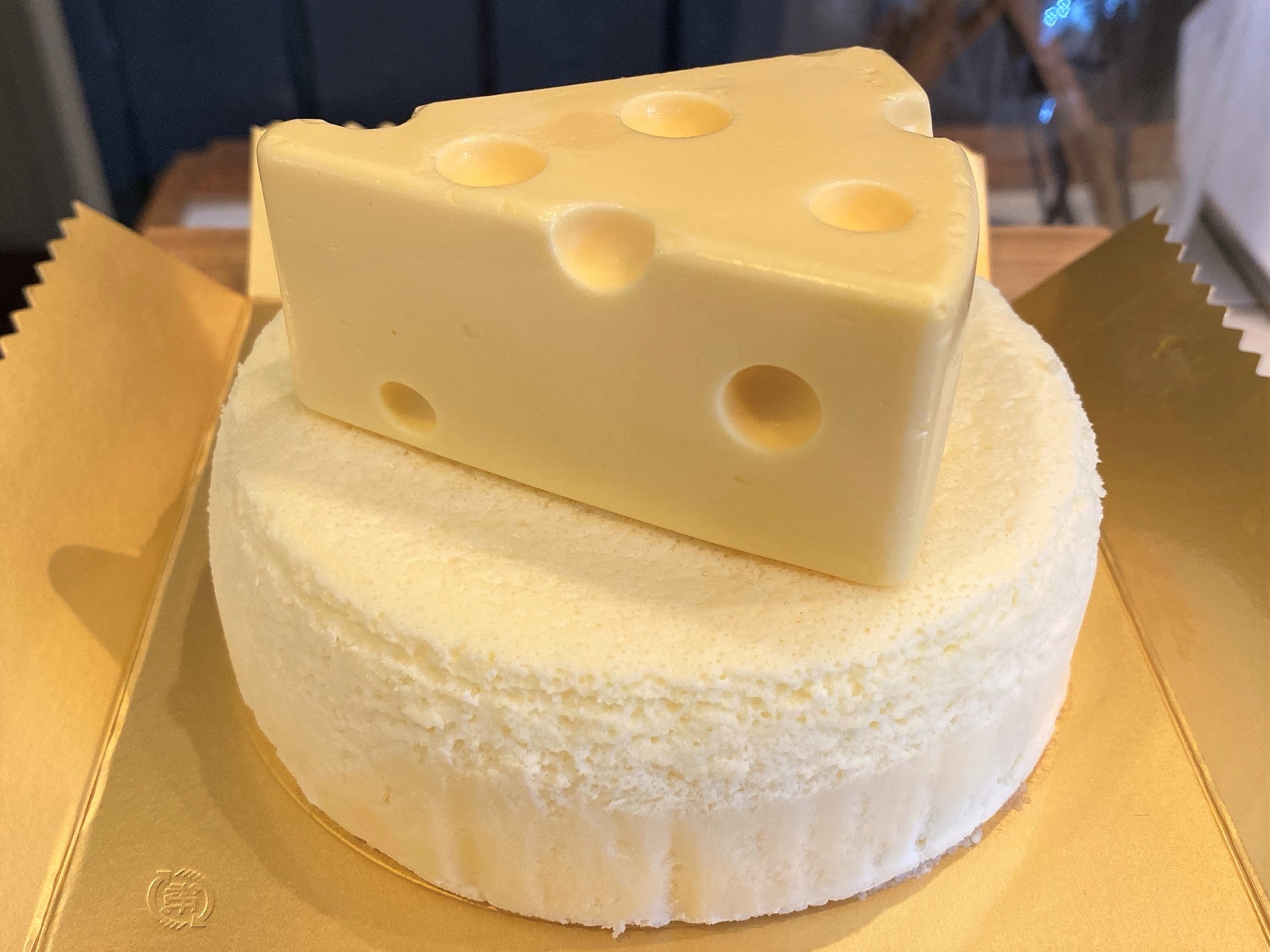チーズがどーん インパクト抜群 Un Petit Star のチーズケーキ