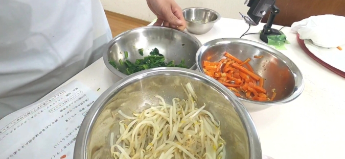 レンジで作る野菜ナムルのビビンバ丼