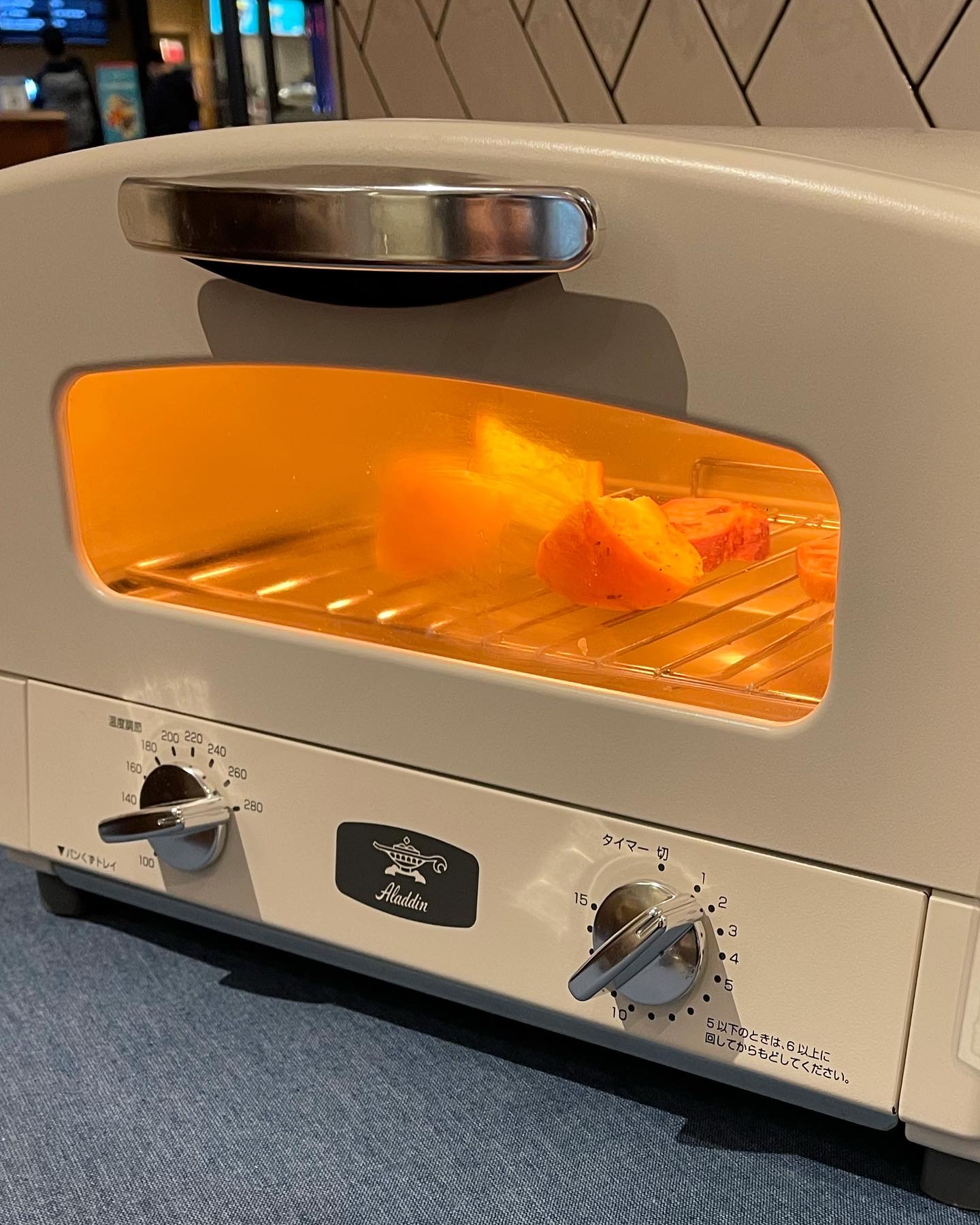 「Bar Vita(バールヴィータ)ソラリア店」の大人気ブッフェ付きランチ