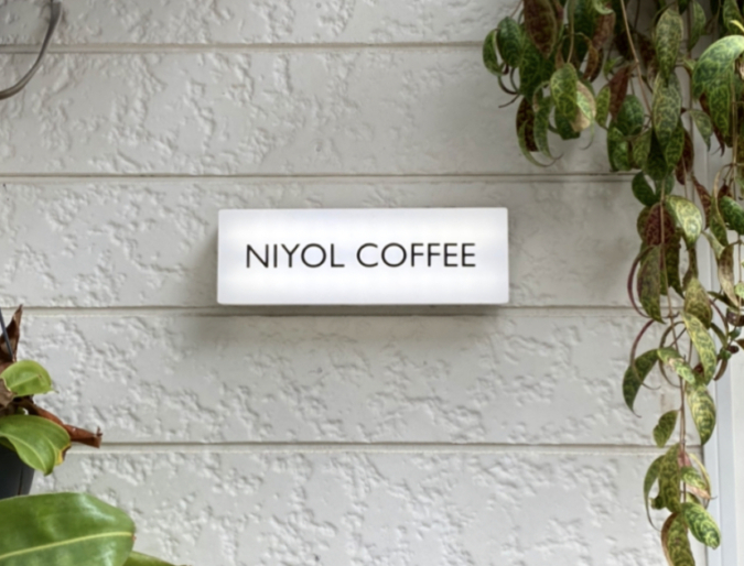 NIYOL COFFEE（ニヨルコーヒー）　看板