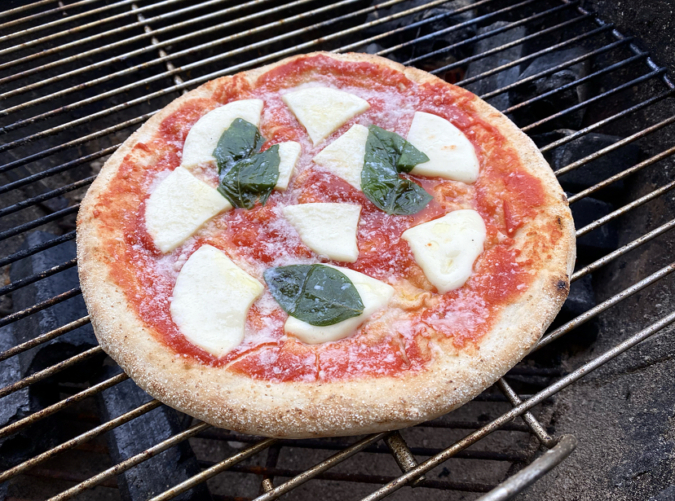 贅沢お肉3種メガ盛りBBQプランには「ピザレボ」のピザ付き