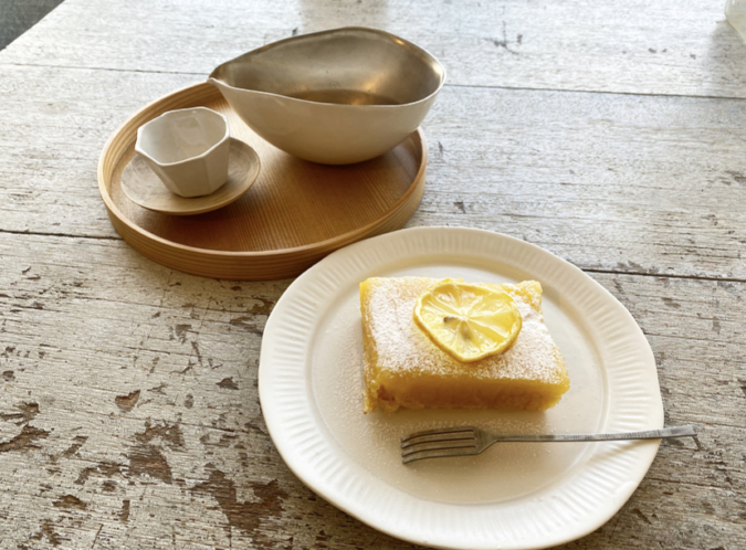 「筥崎荘々」ジャスミン茶とケーキ