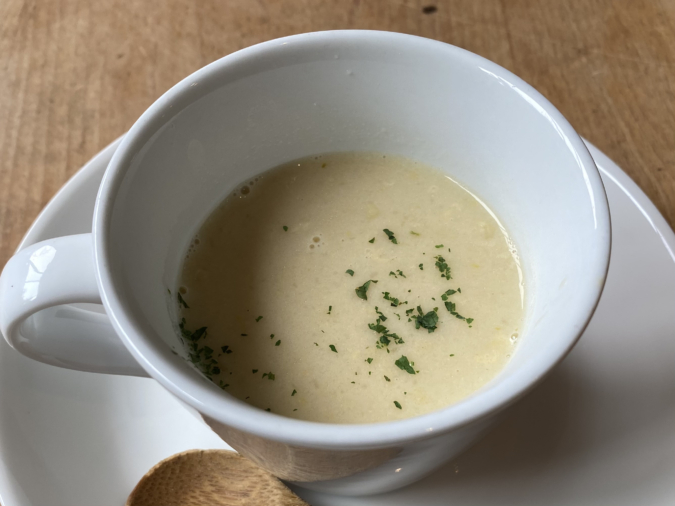 「カタルキッチン」ランチセットのスープ