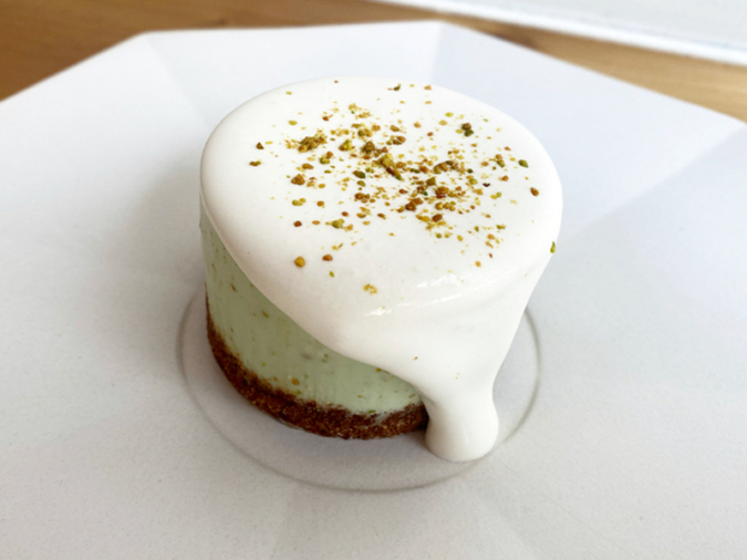 Pinピスタチオのレアチーズケーキ