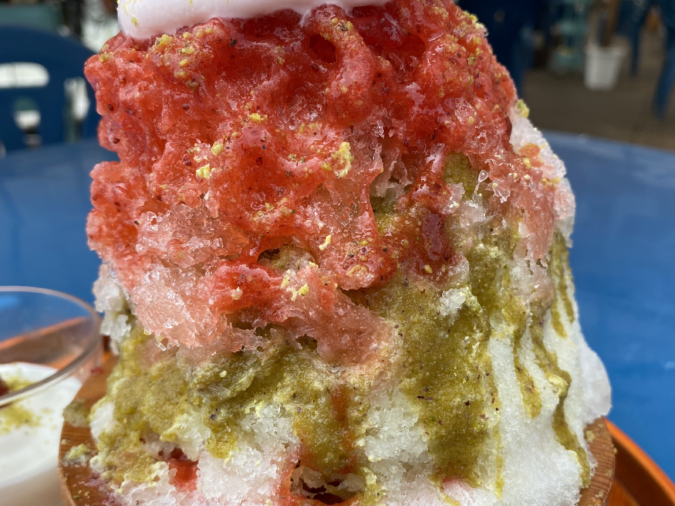 「ナツタロウ」苺とピスタチオの桶かき氷