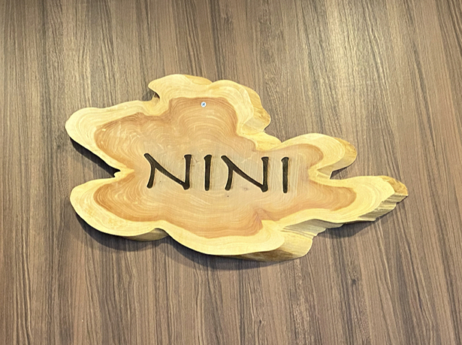 「NINI」看板