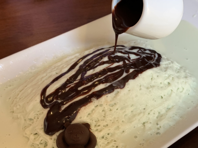 「KOGUMA CAFE.（コグマカフェ）」チョコミント糸ピンスには別添えのチョコソース