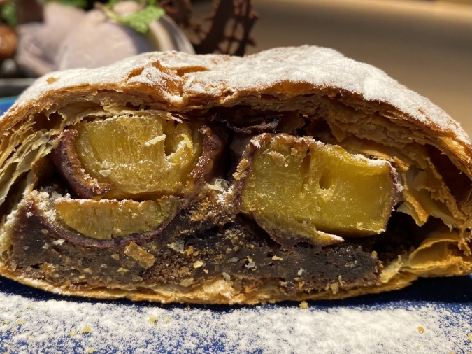 Cafe Pao de lo（カフェ パンデロー）　サツマイモのパイ包み焼き