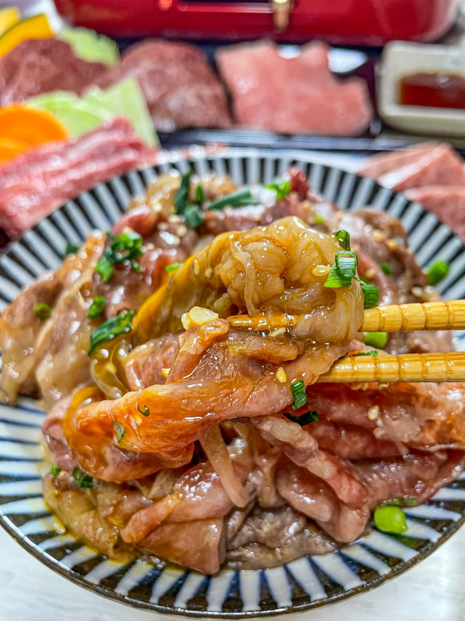 「焼肉 菜好牛」すき焼き丼(お肉アップ)