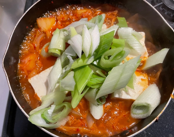 実は簡単！韓国スタイルの「本格キムチチゲ」レシピ