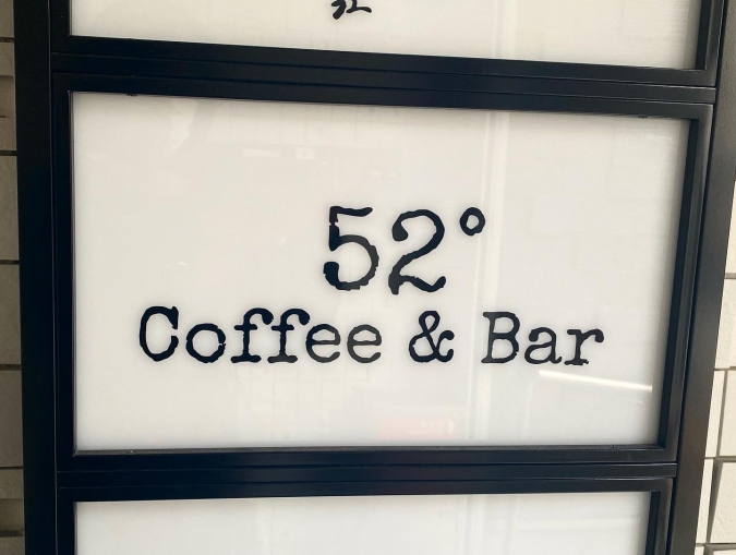 52° Coffee＆Bar（52度コーヒーアンドバー）　看板