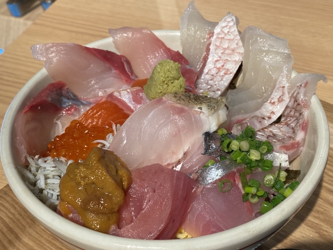 Fish＆Sushi 博多離れの台所　海鮮丼