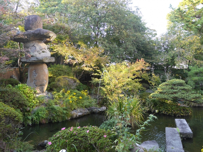 泰泉閣（たいせんかく）　敷地内の日本庭園