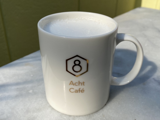 『Acht Cafe（アクトカフェ）』ジャラハニーミルク