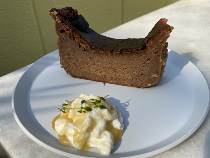 『Acht Cafe（アクトカフェ）』バスクチーズケーキ「エスプレッソ」