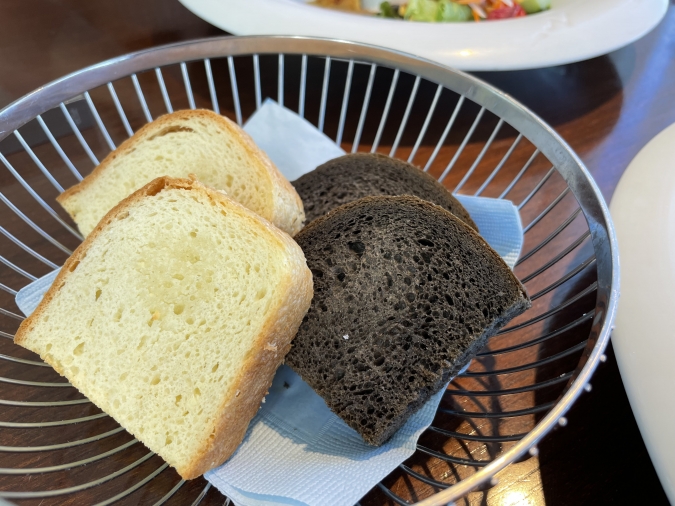 HICKORY Sea Side cafe（ヒッコリーシーサイドカフェ）　「ヒッコリーランチコース」自家製パン