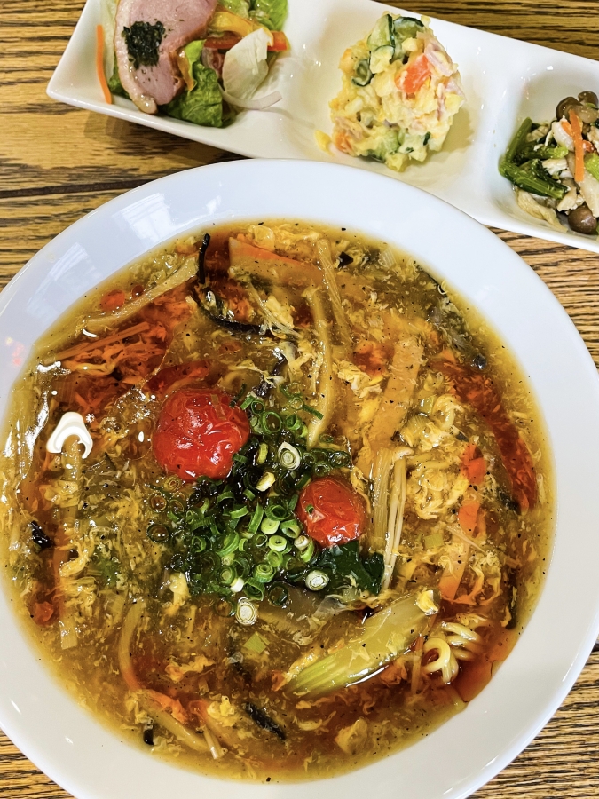 Asiankitchen餃子のHana87：酸辣湯麺（サンラータン麺）