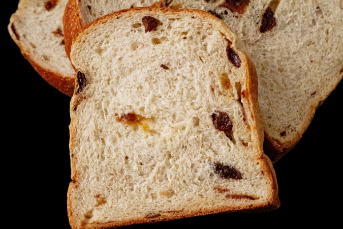 ベーカリータツヤ　レーズン食パン