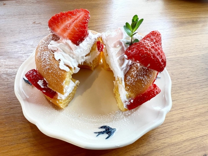 R cafe（アールカフェ）　ドーナツショートケーキ