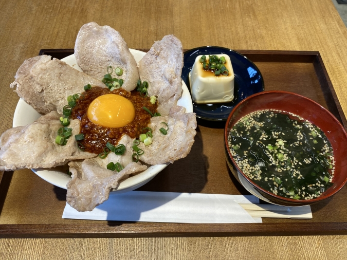 酒の駅 IZUMIYA（いづみや）・酒粕豚丼～韓国風～