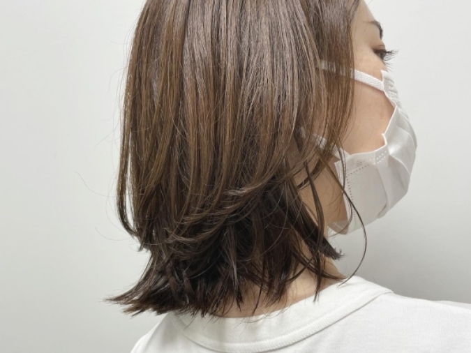 前髪が鼻先くらいでカットしてあるスタイル