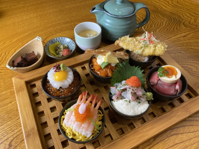 魚と和 関門料理 やおき　贅沢な6種の小鉢丼