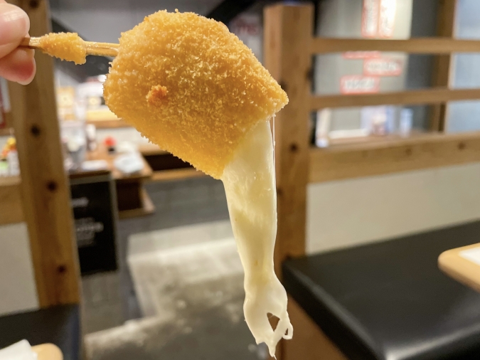 串揚げと鉄板焼き 福助商店（ふくすけしょうてん）　モッツァレラチーズの串