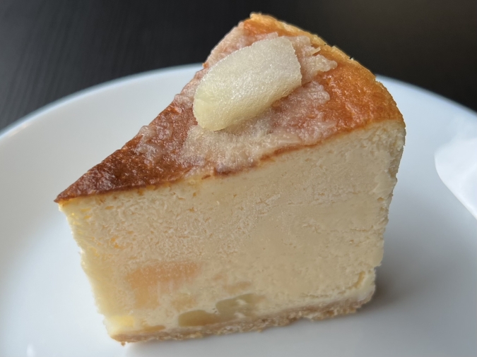 桃のチーズケーキ　C.C.LABO（シーシーラボ）