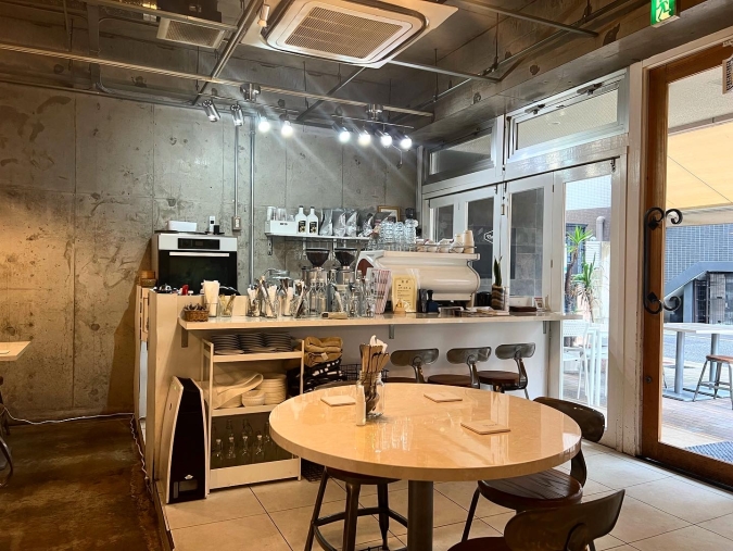 NOOICE food and coffee（ノイスフードアンドコーヒー）　店内