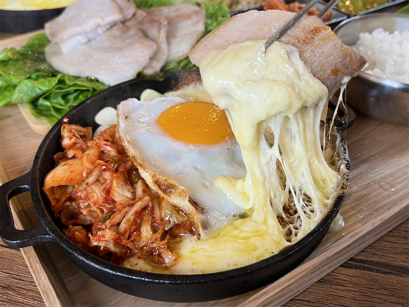 チーズたっぷりサムギョプサルが絶品 韓国料理ダンダン のランチ