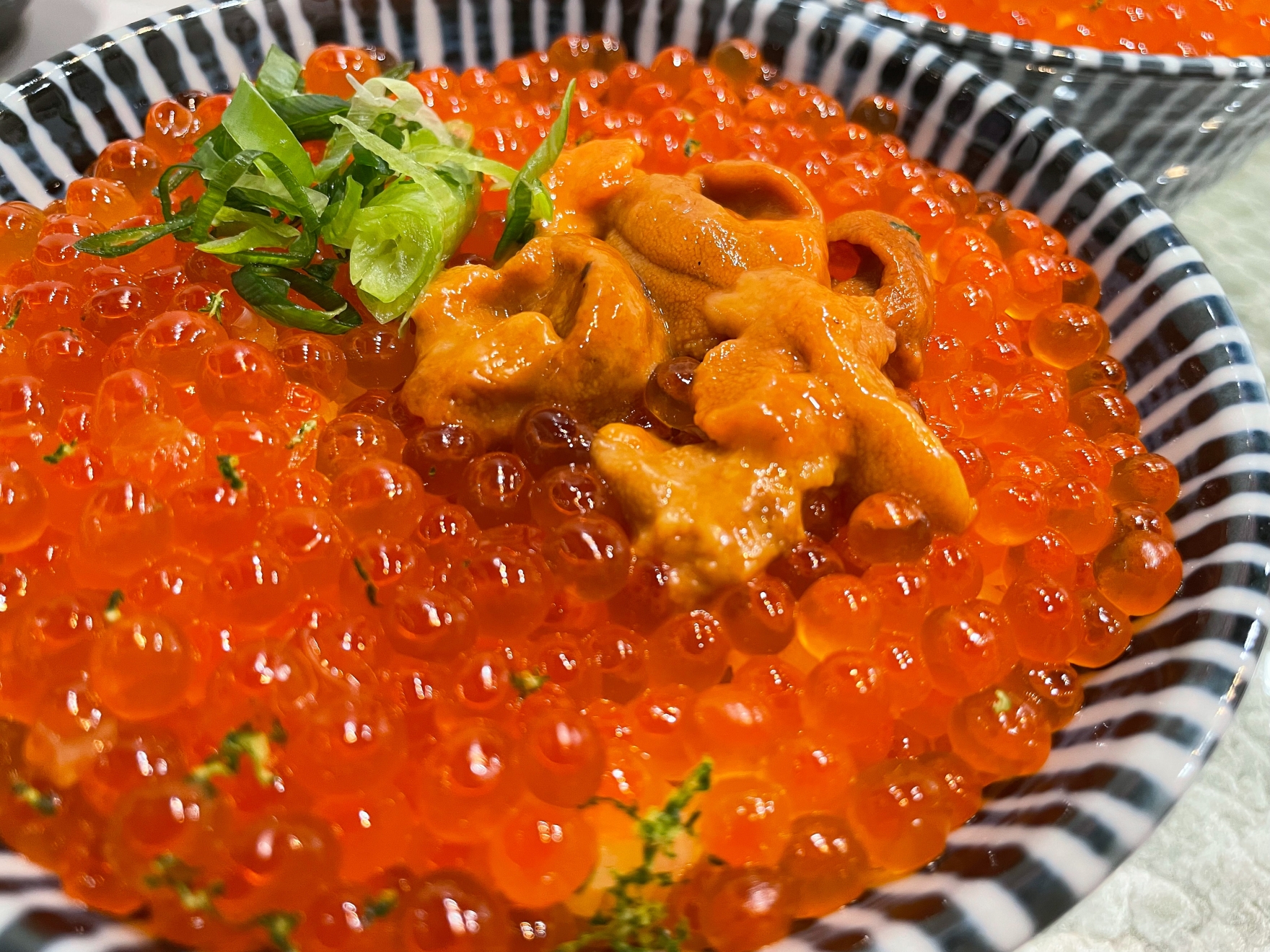 絶品いくら丼とぼっかけうどんが味わえる「福岡いくら家丼よしよし」