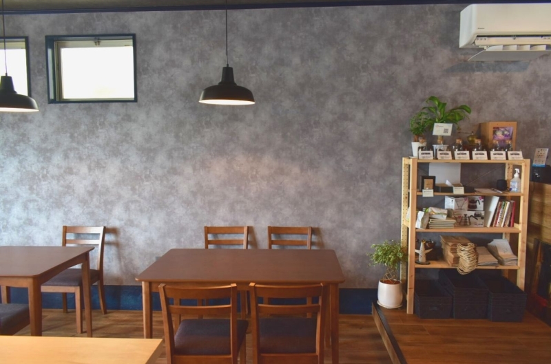cafe/bar ao内観