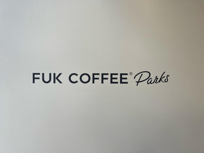FUK COFFEE(R)Parks（フックコーヒーパークス）　看板