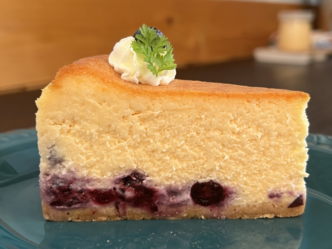 菓子工房Blue Rose（ブルーローズ）　ブルーベリーとホワイトチョコのニューヨークチーズケーキ