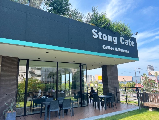 Stong Cafe（ストングカフェ）姪浜本店　外観