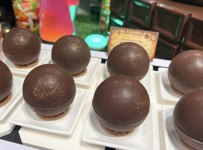 デザートビュッフェ 〜不思議なチョコレートファクトリー〜　　ドームショコラケーキ