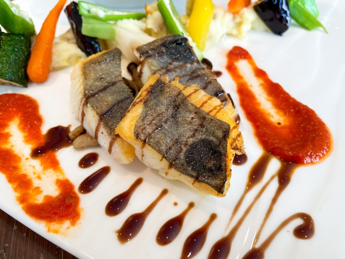 ホテルニューオータニ博多「グリーンハウス」Green House ランチ　白身魚のポワレ 胡麻のヴィネグレットソース