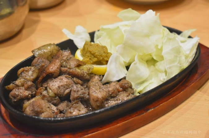 鶏料理専門店 トリヤマルハチ 次郎丸店　鶏モモ肉の炭火焼