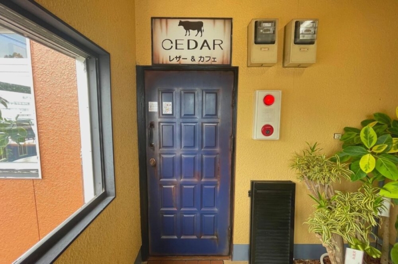 CEDAR レザーカフェ外観