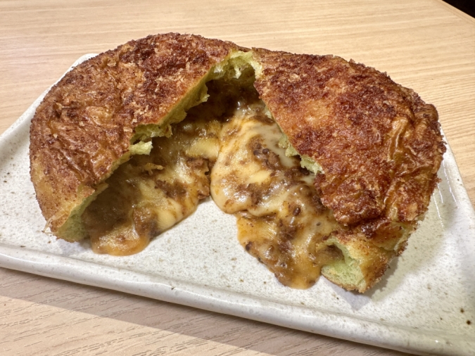 博多咖喱麵麭研究所（博多カレーパン研究所）モッツァレラチーズカレーパン