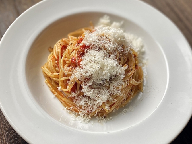 フレッシュトマトのトマトソースパスタ