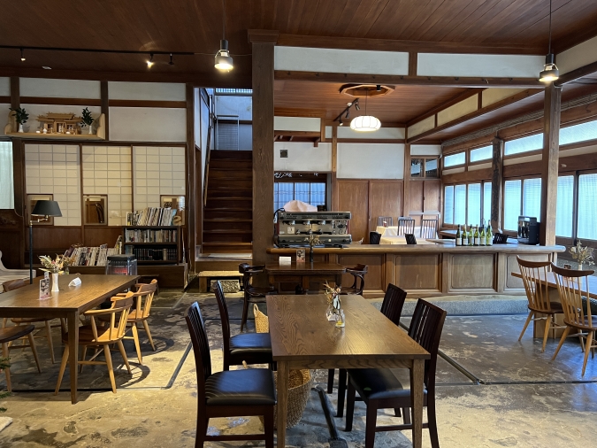 cafe lily（カフェ リリー）店内