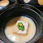 胡麻豆腐の白味噌仕立て