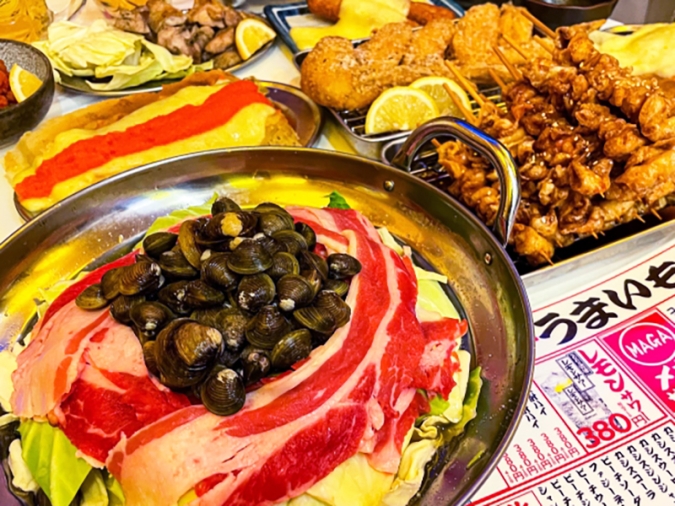 鶏皮串と餃子 うまいもん