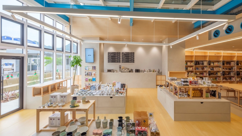 武雄旅書店　店内