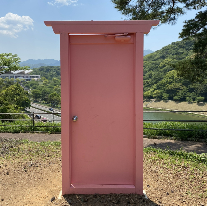 福岡県営公園　ピンクのドア