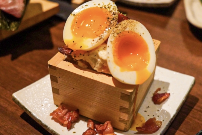 海鮮料理と寿司 うおism 小倉駅前店：半熟卵のポテサラ