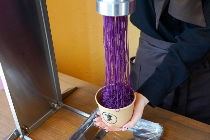芋ぴっぴ。：1mm絹糸の紫芋とアイス