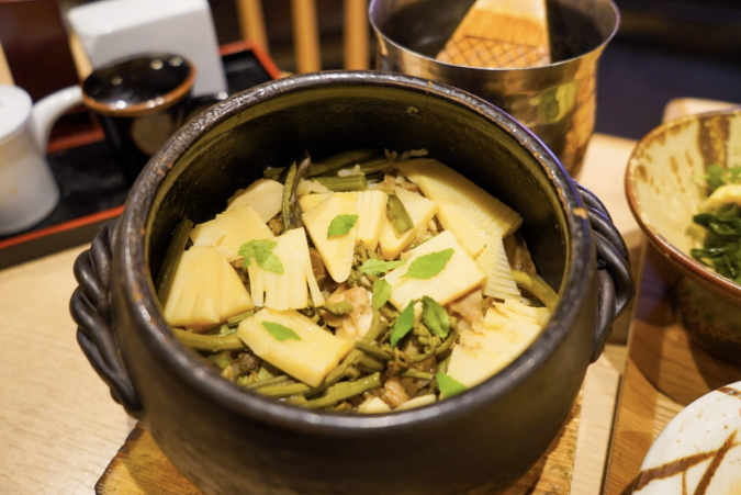 和食ト酒 炉端 あお季（あおき）：筍と山菜の土鍋ごはん